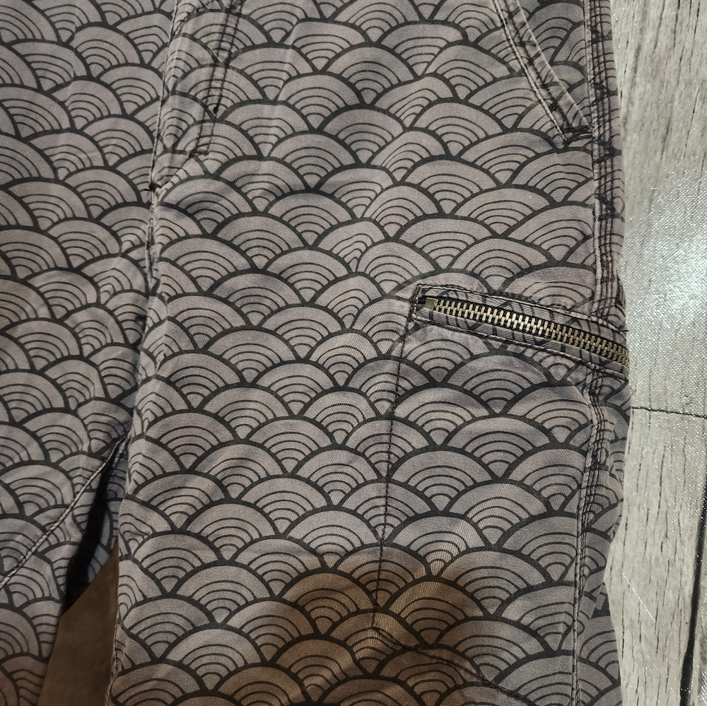 Volcom Gray Patterned Shorts - Picture 4 of 6
